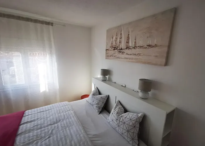 Mala Vala #1 - Seeview - 80 Qm - 2 Sz - 4 Pers Appartement Trogir